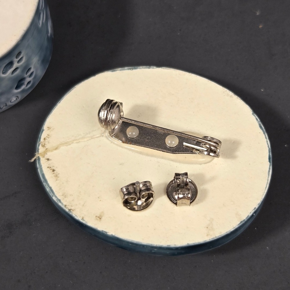 Vintage 1979 Meow Ceramic Cat Trinket Box Brooch Pin & Paw Earrings Jewelry Set - Picture 5 of 7